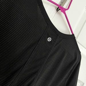 Lululemon women’s tech tee. Size 6. Worn once